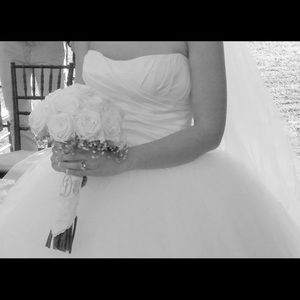 Vera Wang Wedding ENDING AT 9PM EST 12/27/2020